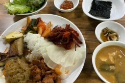 Khách bị chủ quán buffet mắng mỏ vì ăn nhiều