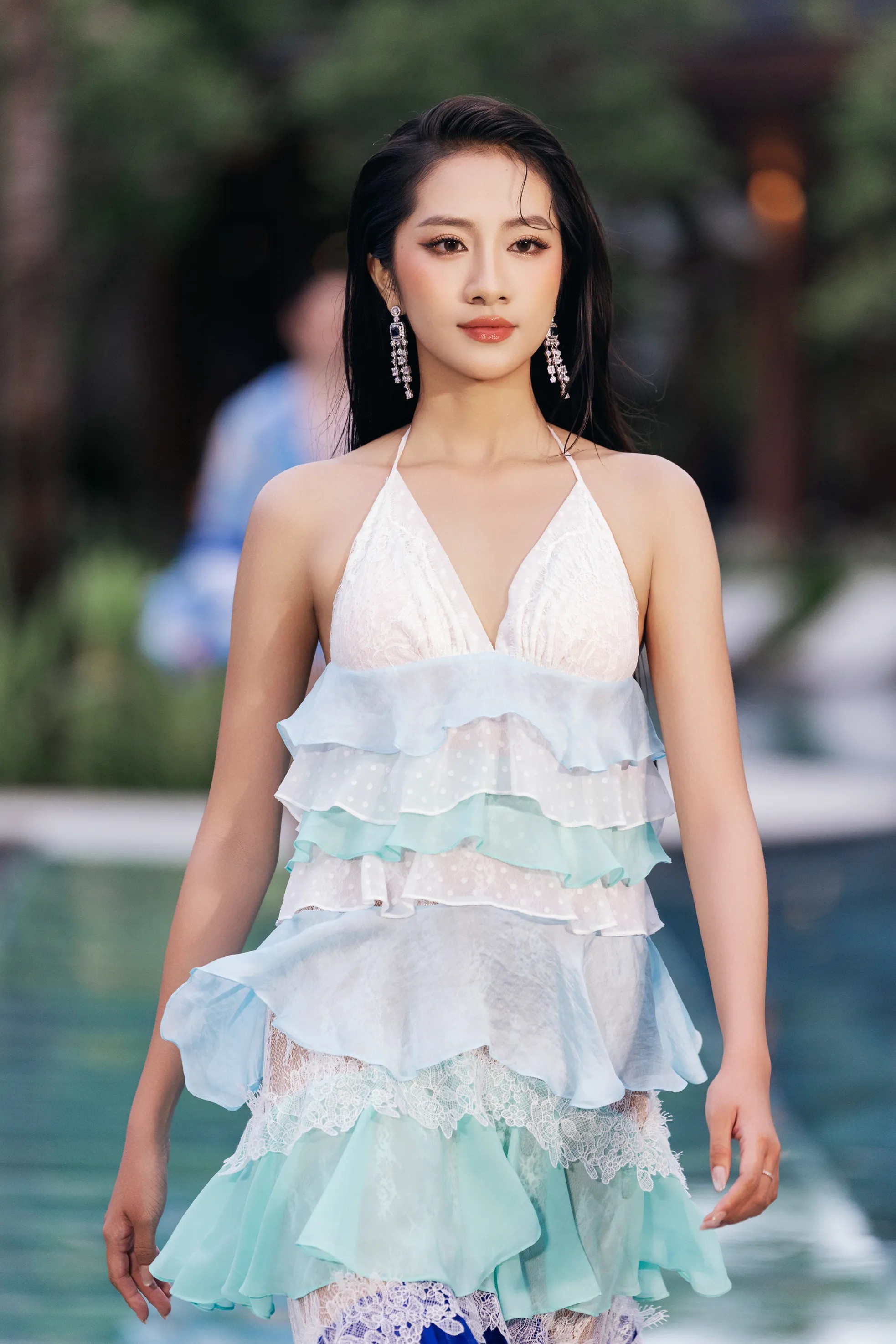 Hoa hậu Hà Trúc Linh gây sốt vì đẹp nguyên bản - 3