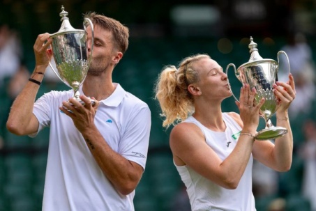 Cặp trai tài gái sắc vô địch Wimbledon, mỹ nhân chạm mốc kỷ lục 11 Grand Slam