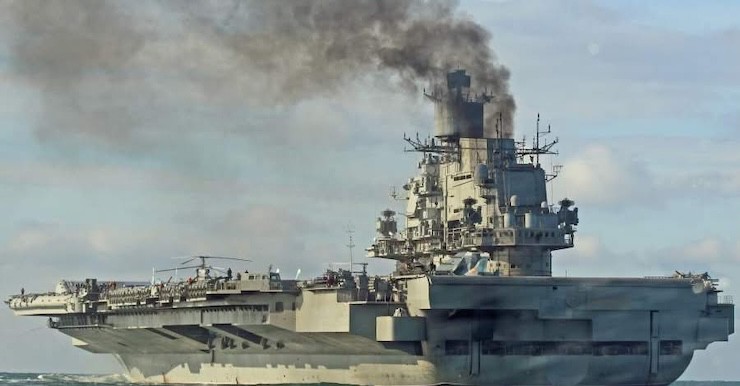 Nga từ lâu đã gặp khó khăn trong việc sửa chữa tàu sân bay Đô đốc Kuznetsov và cuộc xung đột ở Ukraine càng khiến tàu không hẹn ngày trở lại. Ảnh: Izvestia.