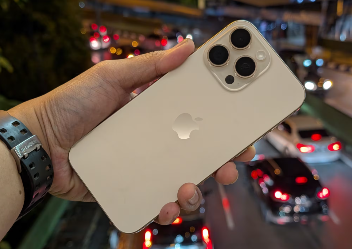 iPhone 16 Pro Max.