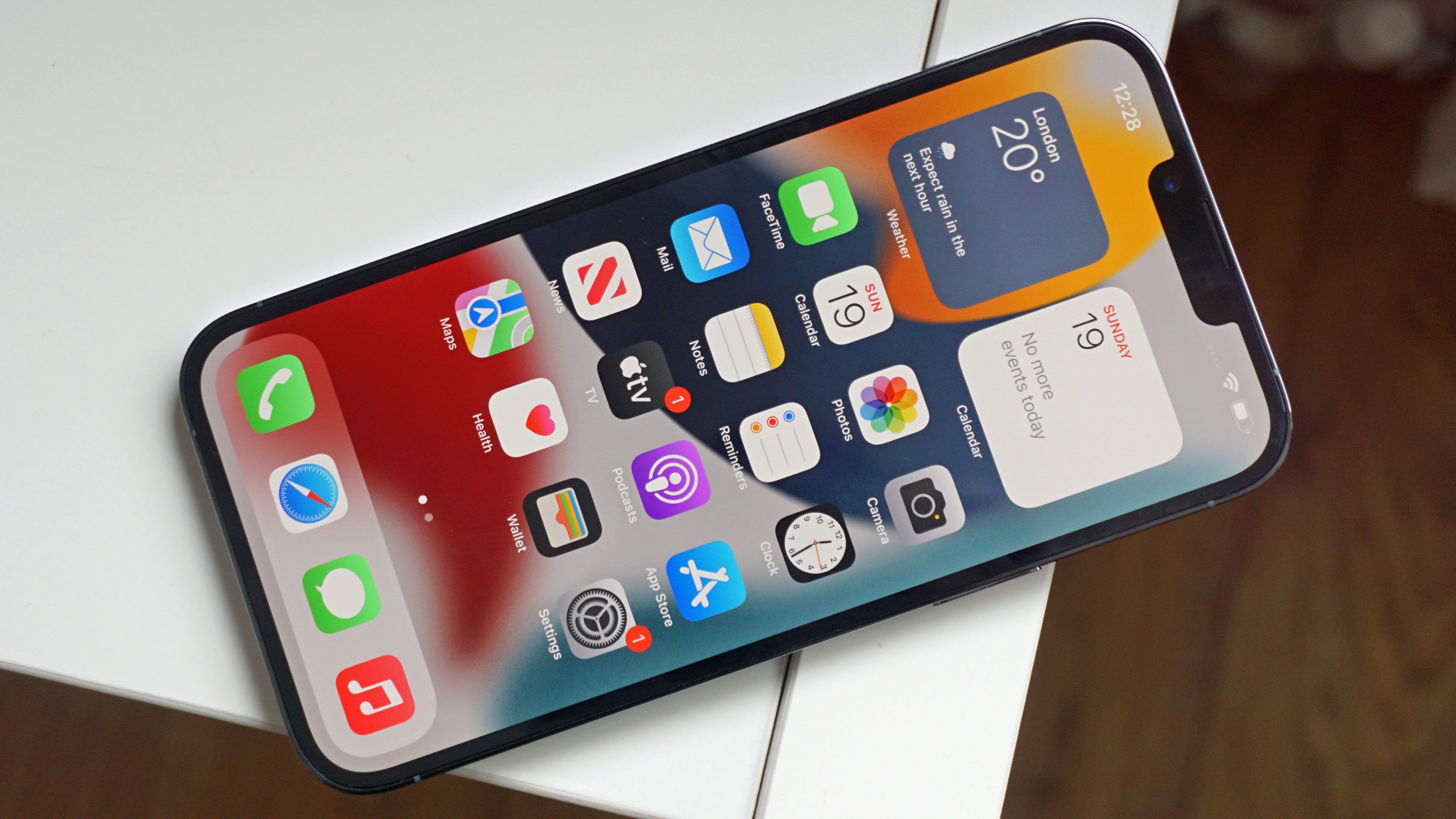 iPhone 13.