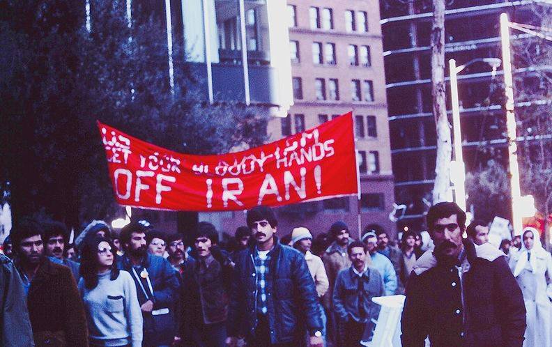 Một cuộc biểu tình ở Iran phản đối vua Pahlavi vào thập niên 70. Ảnh: Foundsf