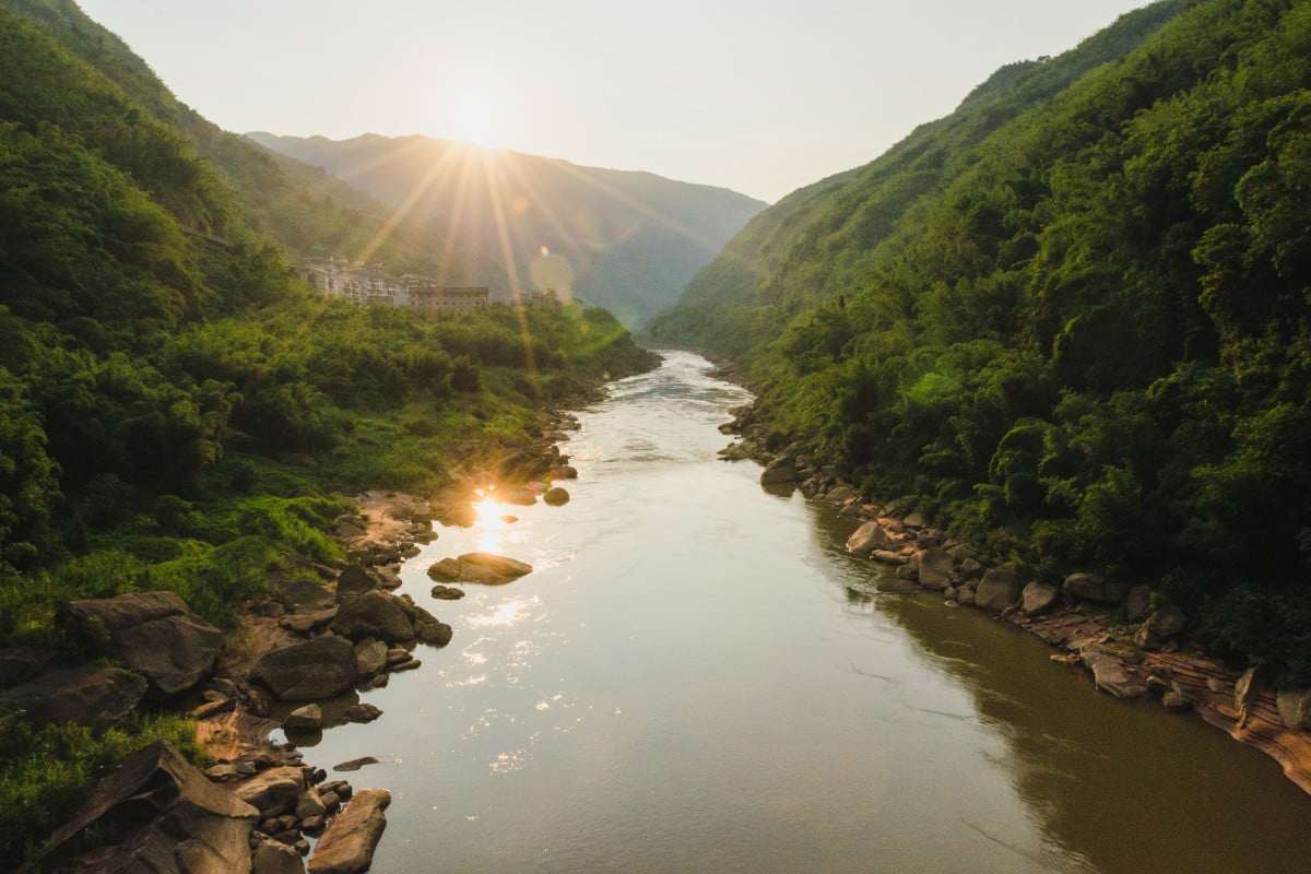 Sông Xích Thủy là nhánh chính của thượng nguồn sông Dương Tử. Ảnh: Shutterstock.