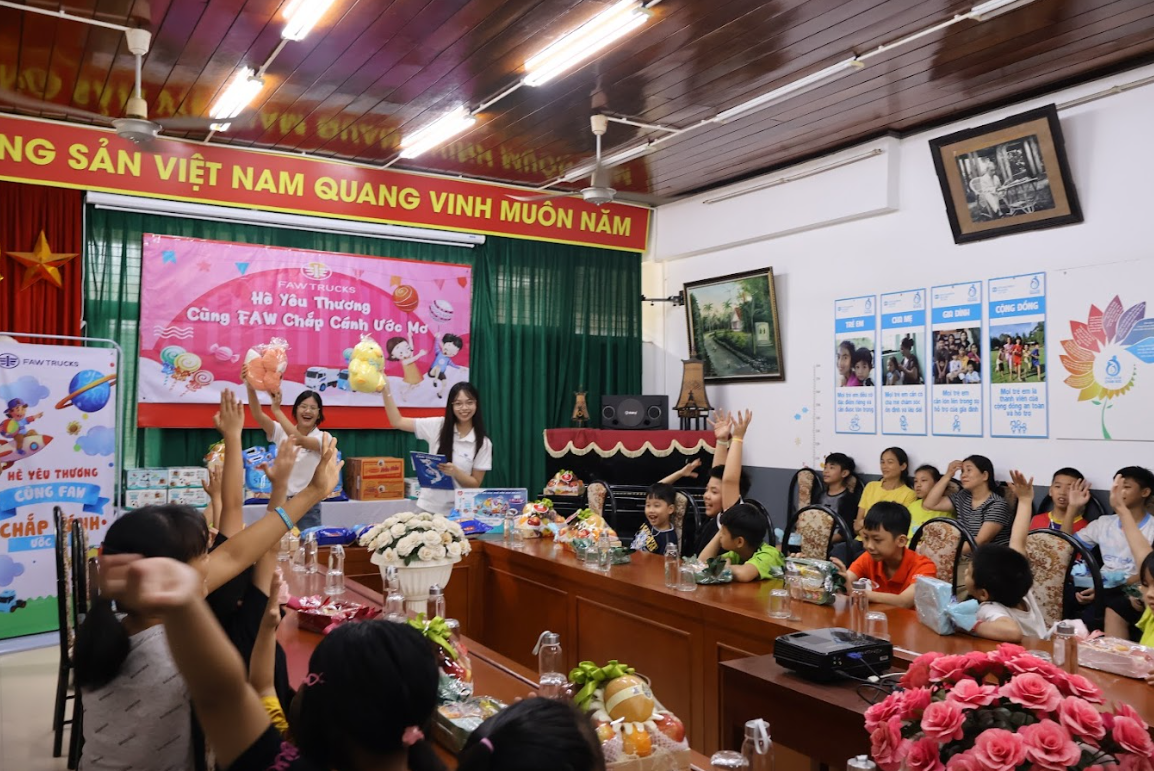 FAW Việt Nam lần đầu đến với Làng trẻ em SOS Hà Nội: Trao yêu thương, nhận nụ cười - 4