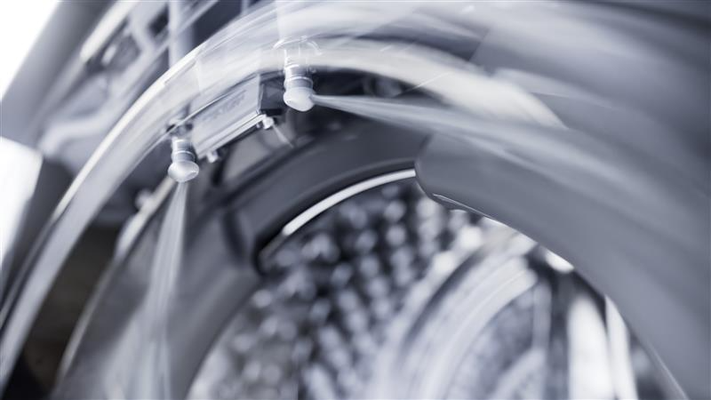 Tính năng Auto Gasket Clean tự động vệ sinh gioăng cửa với 2 vòi phun mạnh mẽ, rửa sạch mọi xơ vải và cặn bẩn trên gioăng cửa sau mỗi lần giặt