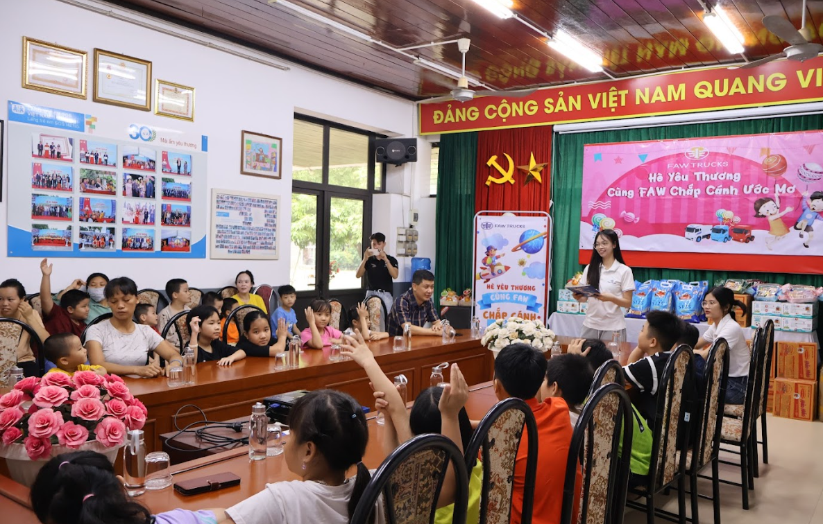 FAW Việt Nam lần đầu đến với Làng trẻ em SOS Hà Nội: Trao yêu thương, nhận nụ cười - 2