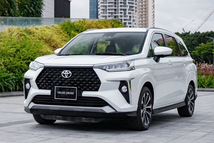 Toyota Veloz Cross giữ vững ngôi 