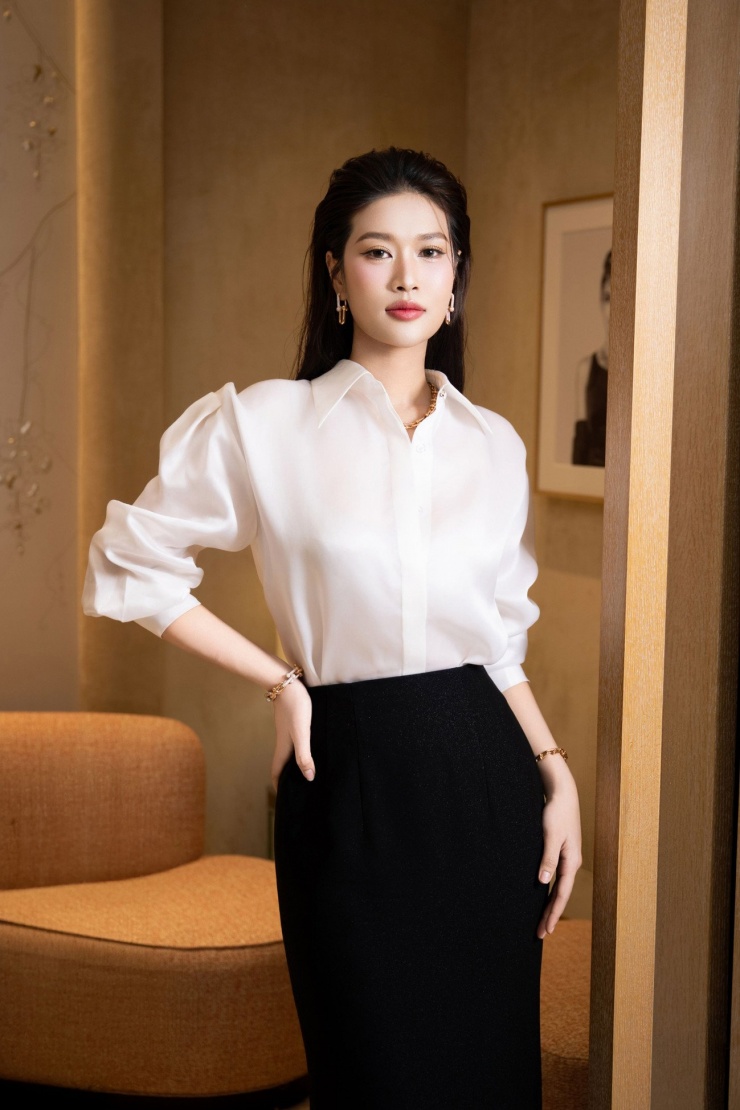 Hoa hậu Thanh Thủy và Đoàn Thiên Ân 'chiếm spotlight' giữa dàn 'mỹ nhân' Việt với nhan sắc quyến rũ - 1