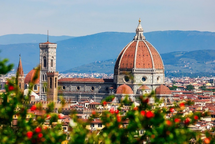 Từ Piazzale Michelangelo ngắm nhìn Florence, bạn không chỉ đang nhìn thấy một đô thị đẹp như cổ tích mà còn là di sản nghệ thuật Phục hưng.