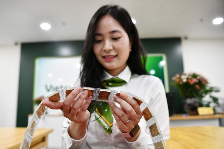 NHNN không đồng tình với kiến nghị của Hiệp hội Kinh doanh vàng Việt Nam và Doji về đề xuất NHTM không được phép sản xuất, kinh doanh vàng miếng. Ảnh: Nam Khánh.