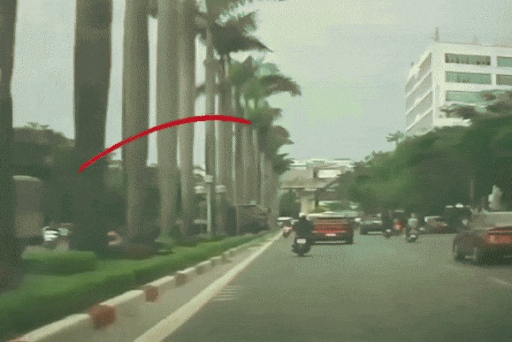 Phạt nặng tài xế điều khiển xe tải ' trèo ' qua dải phân cách đường Lê Đức Thọ