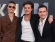 Vợ chồng Brooklyn Beckham 'bị hai em trai chặn tài khoản'