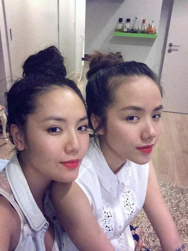 Không cần trang điểm cầu kỳ, vẻ đẹp của hai chị em vẫn "đốn tim" khán giả.