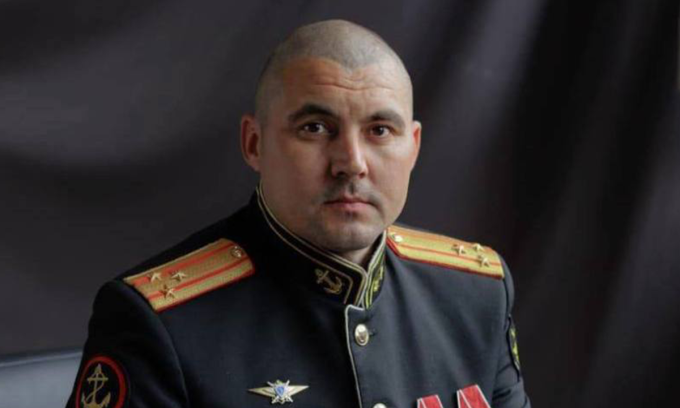 Chỉ huy Lữ đoàn 155 Nga Sergei Ilyin trong bức ảnh đăng ngày 10/7. Ảnh: Chính quyền huyện Urmarsky