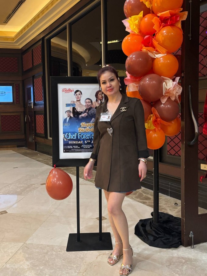 Yến Vy tại casino nơi cô làm việc.