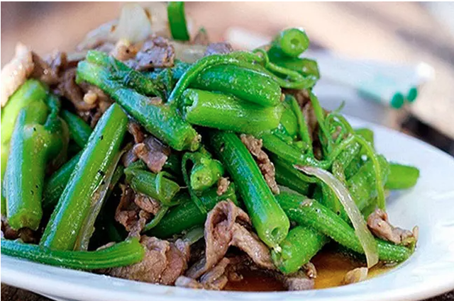 Rau bí xào thịt bò