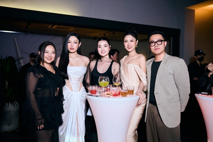 Tại sự kiện, Hoa hậu Phương Linh và Á hậu Cẩm Ly còn được nhiều khách mời hỏi thăm về những thay đổi của cuộc sống sau khi giành vương miện. Cả hai cho biết cảm thấy bản thân trưởng thành hơn khi thực hiện các trách nhiệm dành cho cộng đồng và những người theo dõi mình.