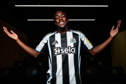 Newcastle chính thức có Elanga 55 triệu bảng, MU nhận  " khoản tiền trời cho " 
