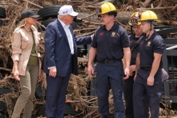Ông Trump sốc khi chứng kiến hậu quả lũ quét ở Texas