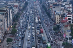 Hà Nội cấm xe máy chạy xăng dầu trong Vành đai 1 từ tháng 7/2026