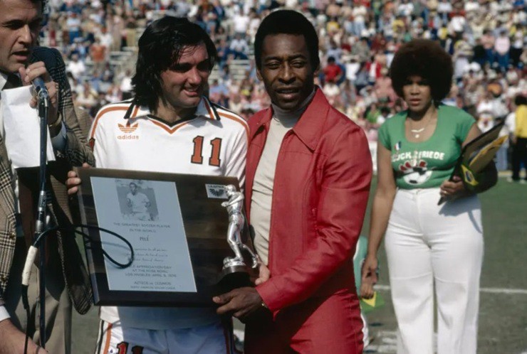 George Best và&nbsp;Pele khi cả hai đang&nbsp;chơi bóng&nbsp;ở Mỹ