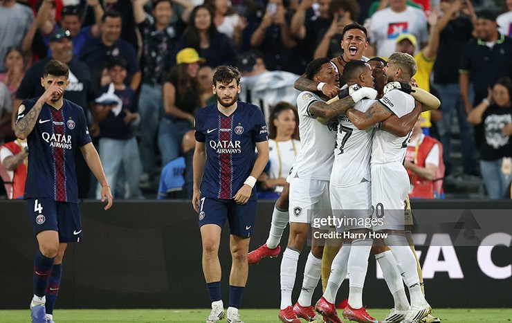 Bất ngờ để thua Botafogo nhưng PSG vẫn đứng đầu bảng Bất ngờ để thua Botafogo nhưng PSG vẫn đứng đầu bảng