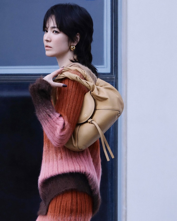 Song Hye Kyo để kiểu tóc wolfcut cá tính.