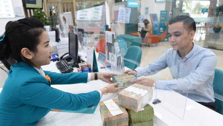 Khác biệt lớn nhất giữa gửi tiết kiệm kỳ hạn 6 tháng và kỳ hạn 12 tháng là thời gian tất toán và lãi suất.