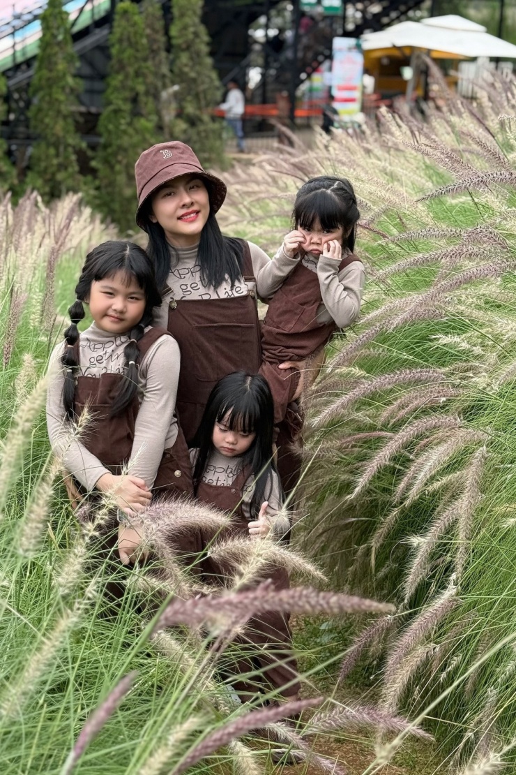 Gia đình Vân Trang &#39;trốn nóng&#39; ở Đà Lạt - 4