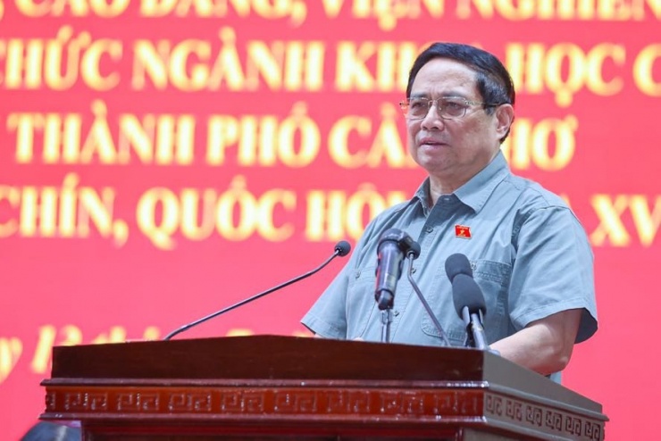 Thủ tướng Phạm Minh Chính phát biểu tại buổi tiếp xúc cử tri. Ảnh: VGP
