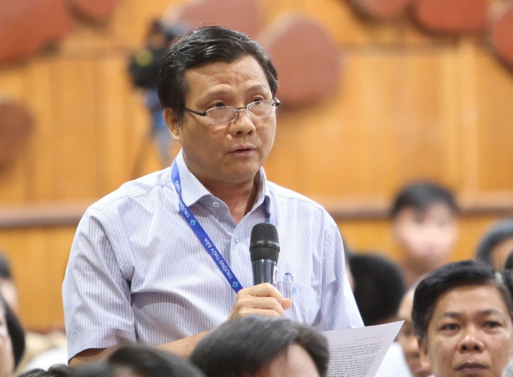 Cử tri TP Cần Thơ nêu ý kiến về thu hút, trọng dụng nhân tài. Ảnh: M.T