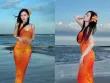 Thu Thủy diện váy cam rực rỡ, khoe vóc dáng nuột nà bên biển
