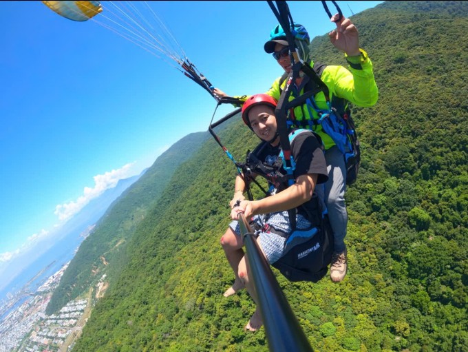 Anh Huy bay thành công nhưng đầu gối bị thương. Ảnh: NVCC