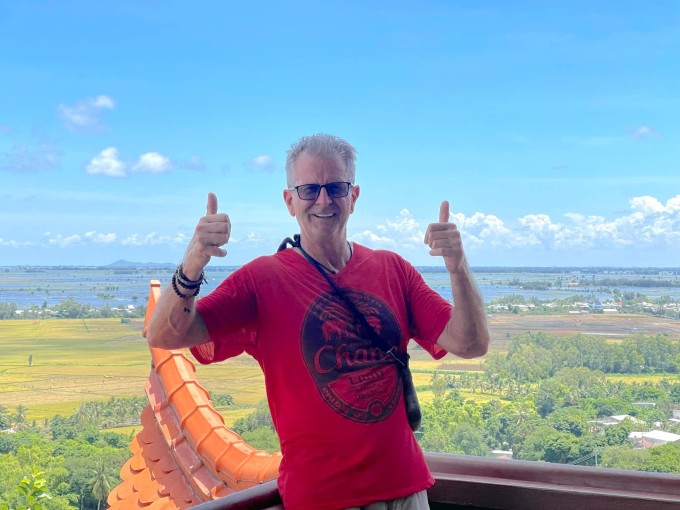 Grant Wilson, du khách Australia, check in ở An Giang. Ảnh: Grant Wilson