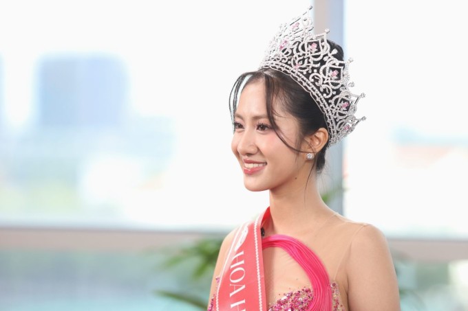 Hà Trúc Linh nói cô tự vượt qua khó khăn trong cuộc sống. Ảnh: NVCC