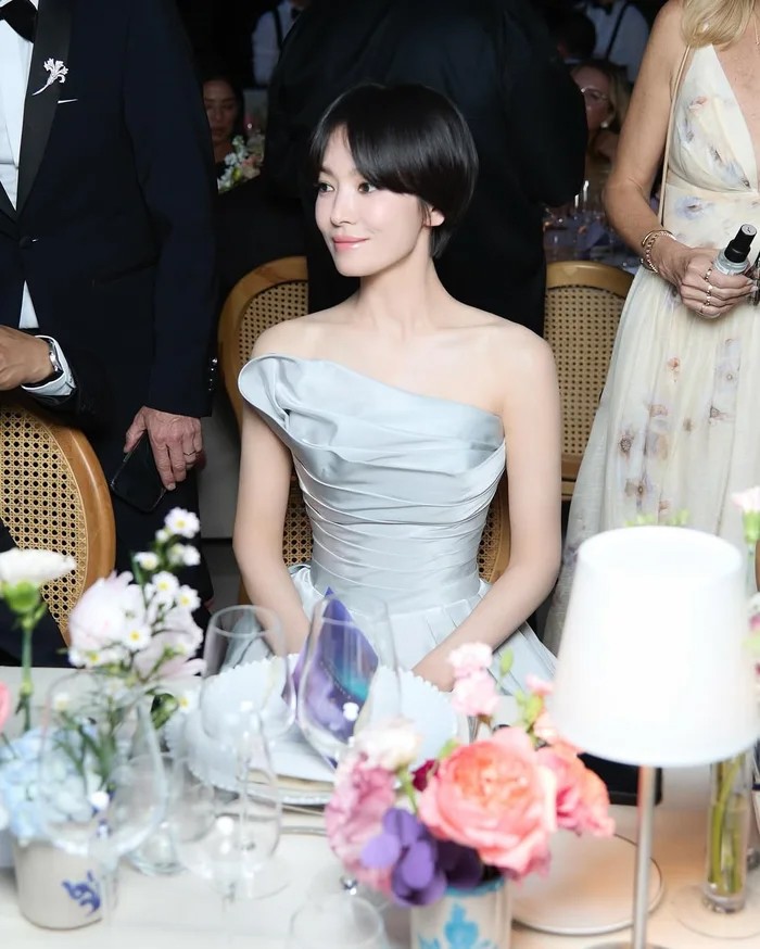 Song Hye Kyo khá "đắt show" trong mảng thời trang, trang sức cao cấp. Ảnh: IGNV.