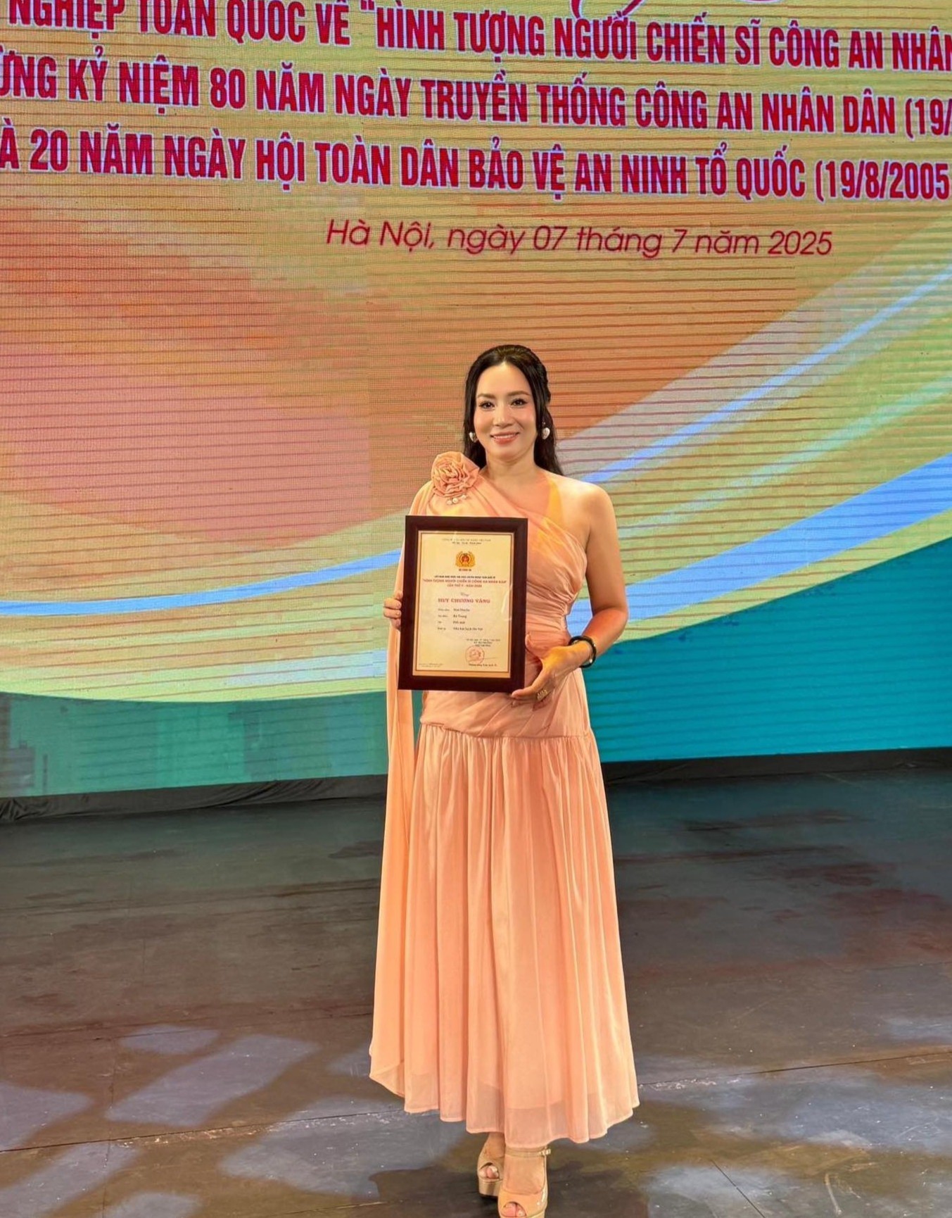 Diễn viên Bảo Thanh và Thu Huyền cũng nhận huy chương Vàng.&nbsp;
