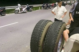 Gia Lai: Xe tải văng bánh, người chạy bộ tử vong tại chỗ