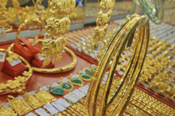 Mua bán vàng từ 20 triệu đồng trong ngày phải chuyển khoản