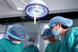 Nối lại thành công bàn tay bị chém lìa của nam TikToker có tiếng ở Thái Nguyên