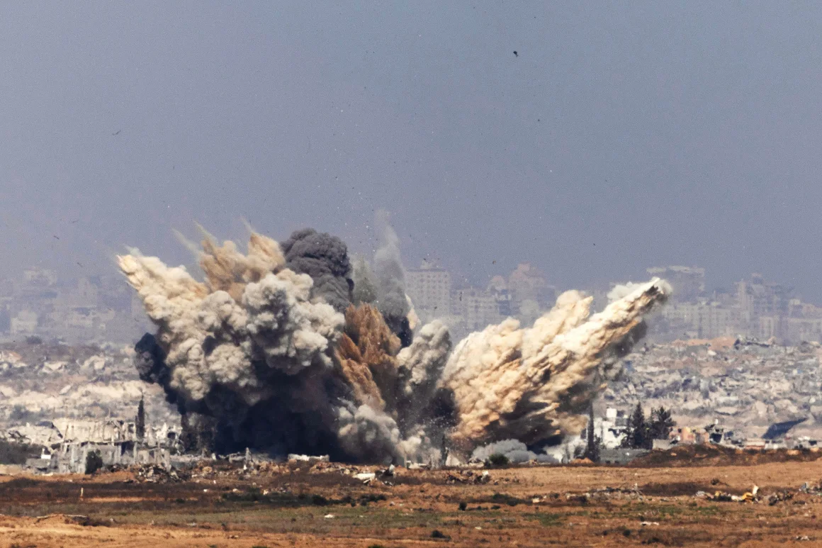Một cuộc không kích của Israel ở Dải Gaza. Ảnh: AFP.