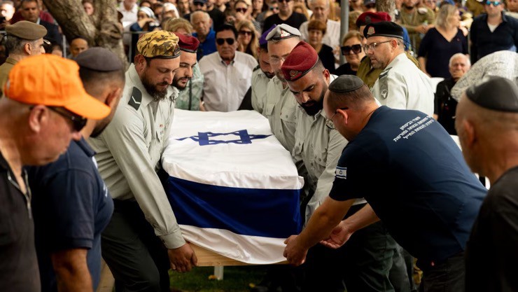 Quan tài chứa thi thể của một trong 5 binh sĩ Israel bị Hamas phục kích vào đầu tuần này. Ảnh: Getty Images.