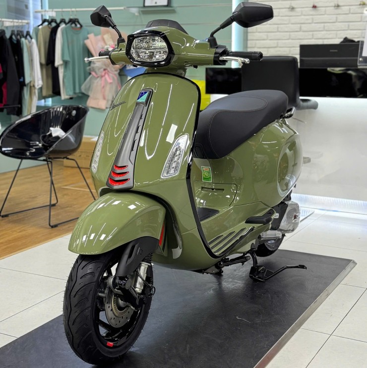 Giá xe ga Vespa Sprint giữa tháng 7/2025, ưu đãi 6 triệu đồng - 2