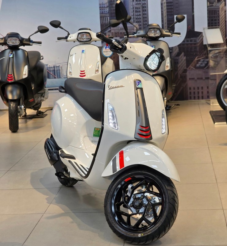 Giá xe ga Vespa Sprint giữa tháng 7/2025, ưu đãi 6 triệu đồng - 3