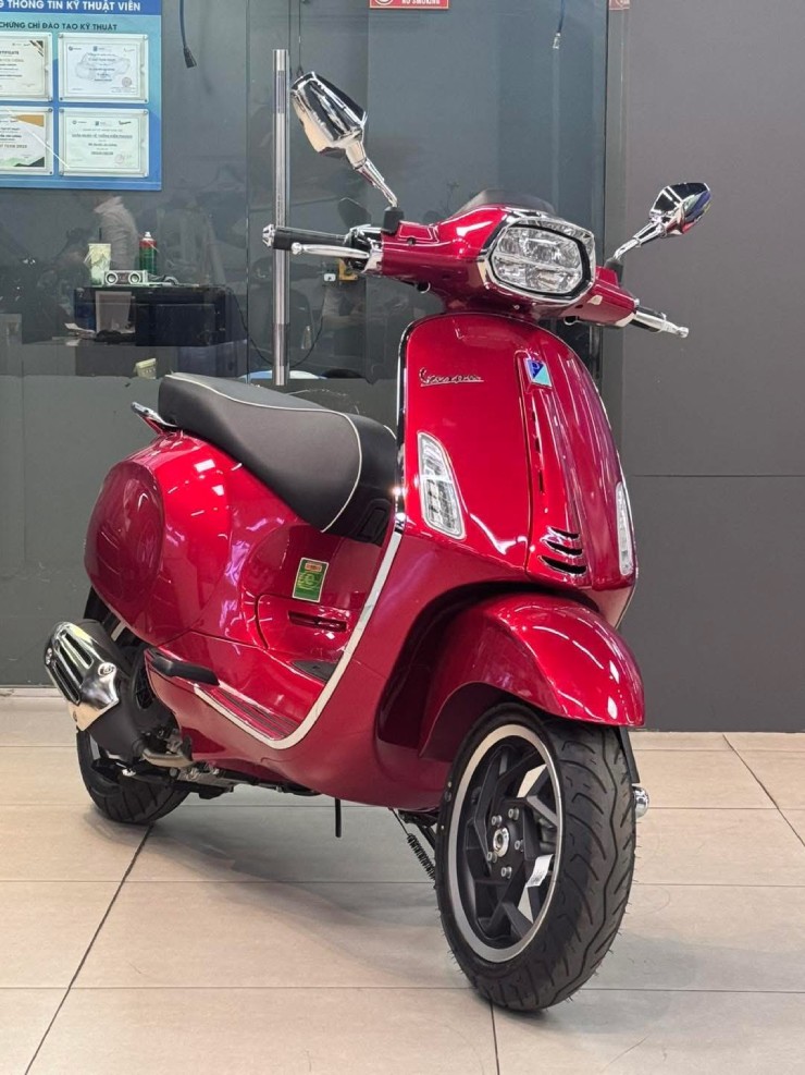 Giá xe ga Vespa Sprint giữa tháng 7/2025, ưu đãi 6 triệu đồng - 4