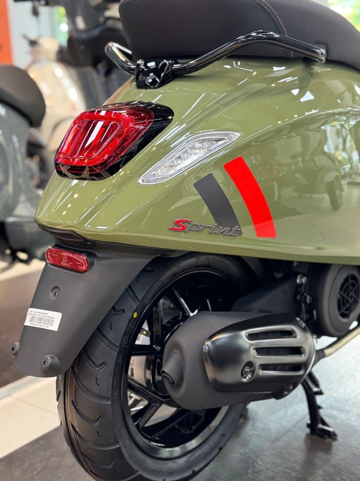 Giá xe ga Vespa Sprint giữa tháng 7/2025, ưu đãi 6 triệu đồng - 5