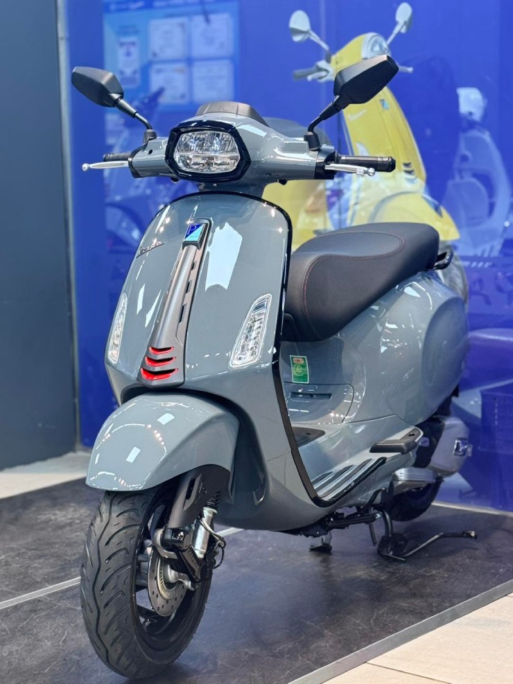 Giá xe ga Vespa Sprint giữa tháng 7/2025, ưu đãi 6 triệu đồng - 1