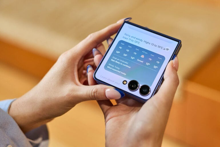 Màn hình phụ của Galaxy Z Flip 7 quá đỗi nhàm chán sau nhiều năm.