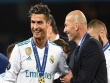 Ronaldo chơi cực đẹp với đồng đội, người cũ Real kể chuyện tặng quà khủng